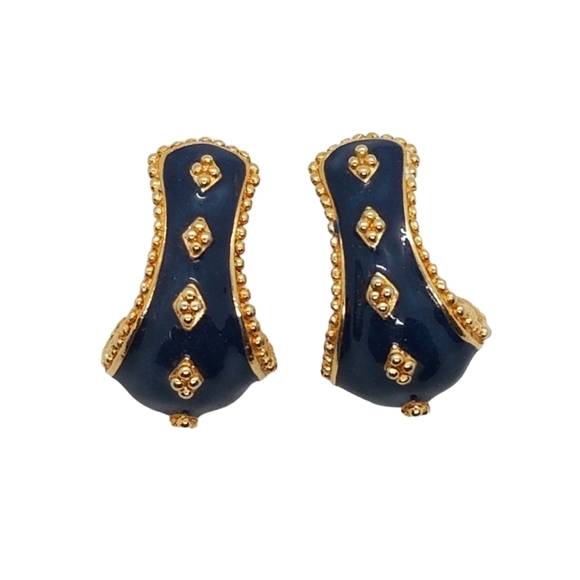 AVON VINTAGE ETRUSCAN REVIVAL STYLE GOLDTONE & NAVY BLUE ENAMEL CLIP ON EARRINGS - Picture 1 of 6